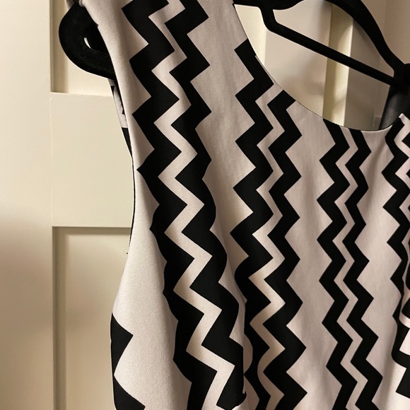 Joseph Ribkoff size 4 midi black & white Geometric design dress - Picture 10 of 11